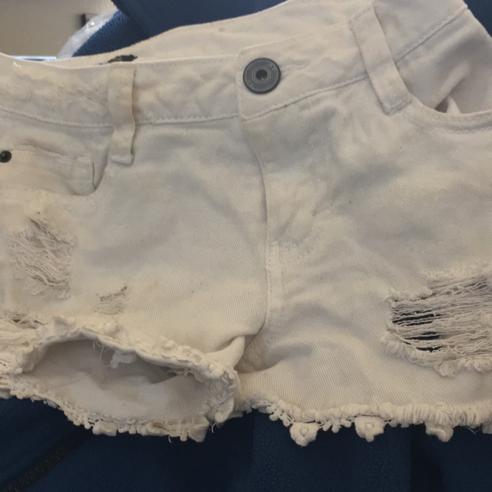 Juniors’ Rue21 Distressed Shorts (1/2)
